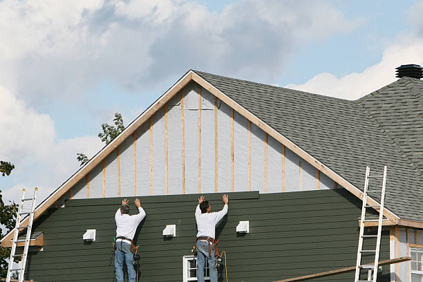 Professional Siding technician working in Cherry Hill, VA